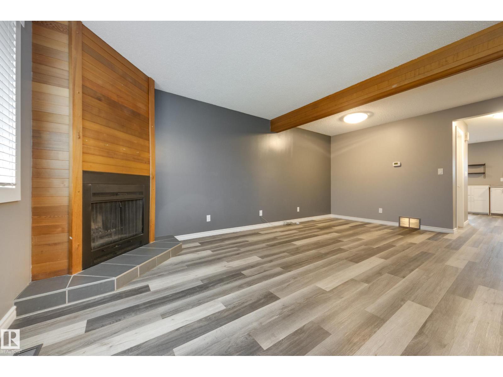 3526 42 AV NW