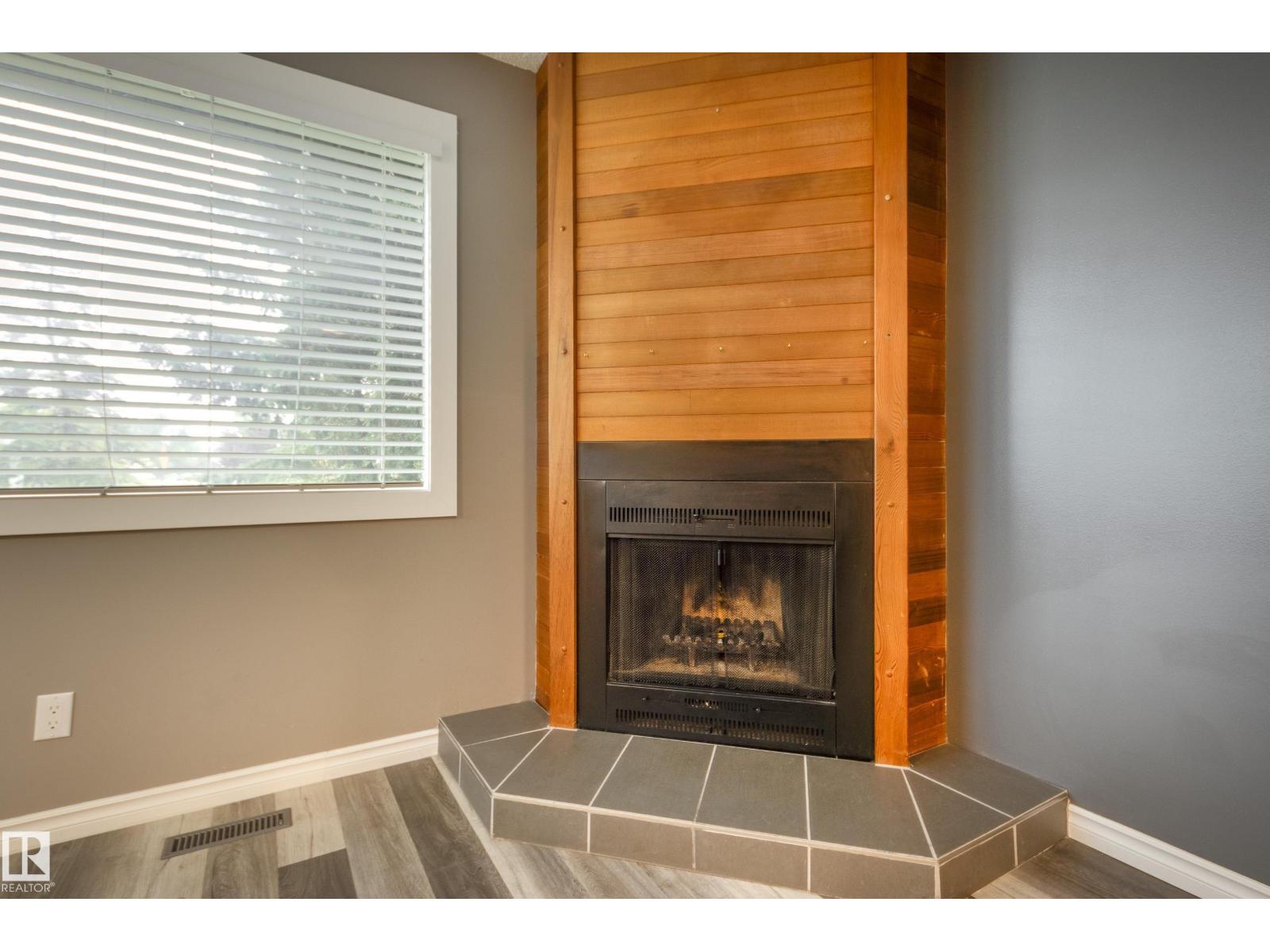 3526 42 AV NW
