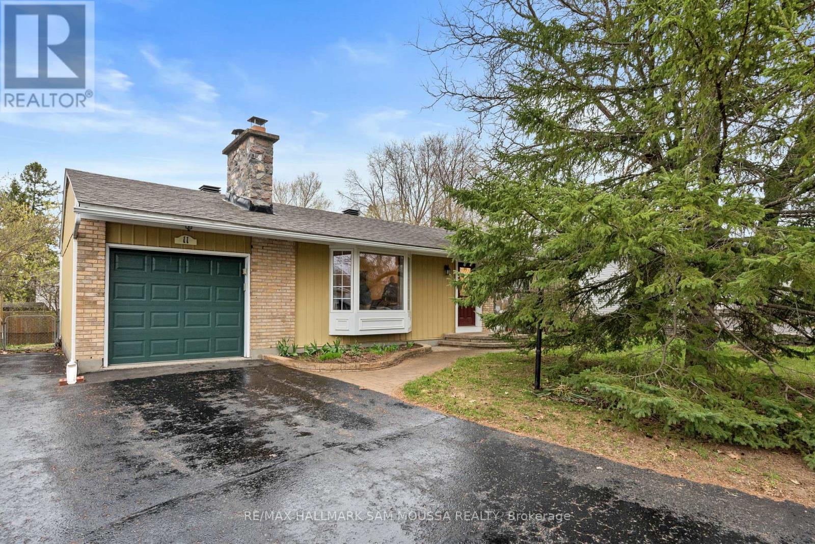 11 SPRINGDALE CRESCENT