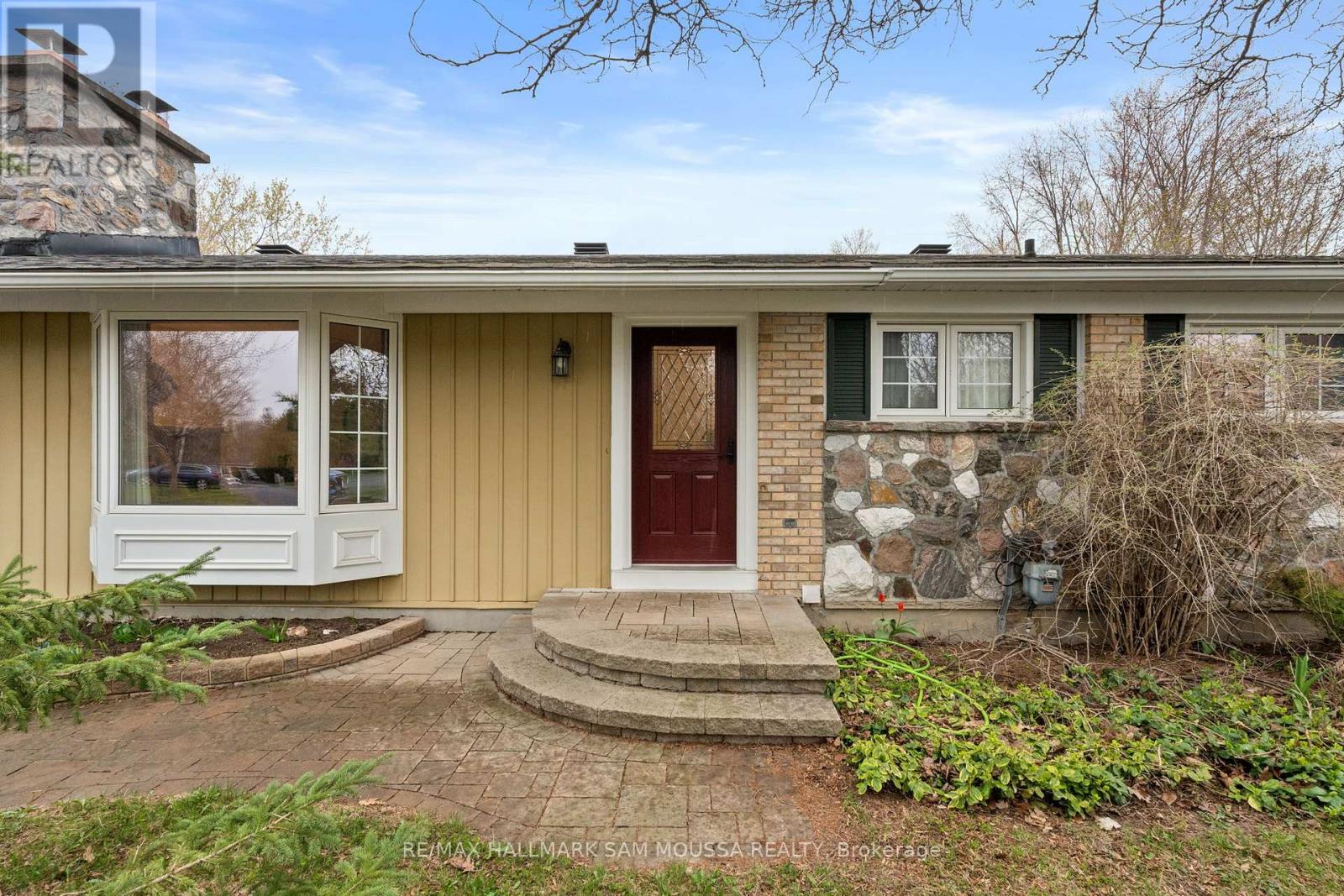 11 SPRINGDALE CRESCENT