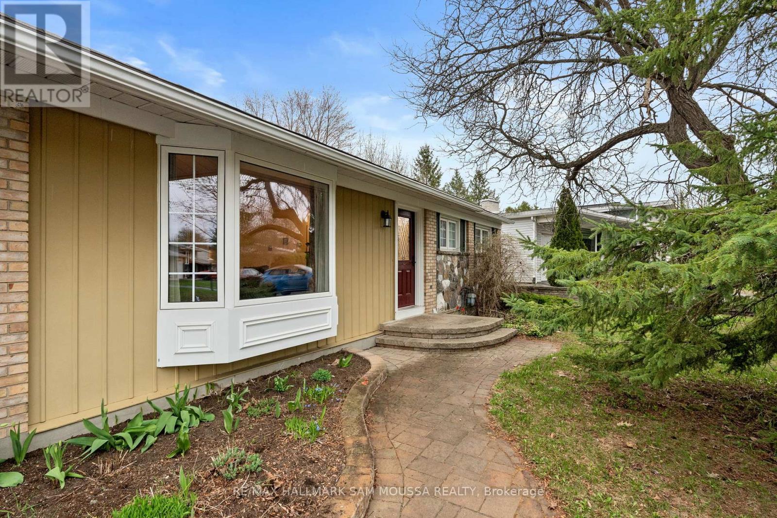 11 SPRINGDALE CRESCENT