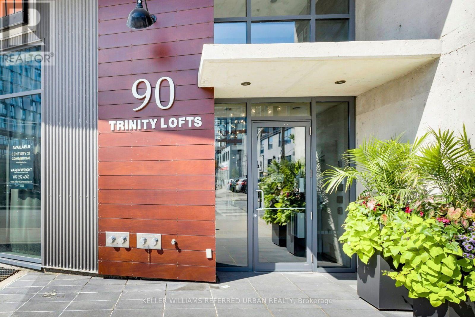 Photo 1 of 32 — 212 - 90 TRINITY STREET Unit 212, Toronto (Moss Park), ON M5A0E4