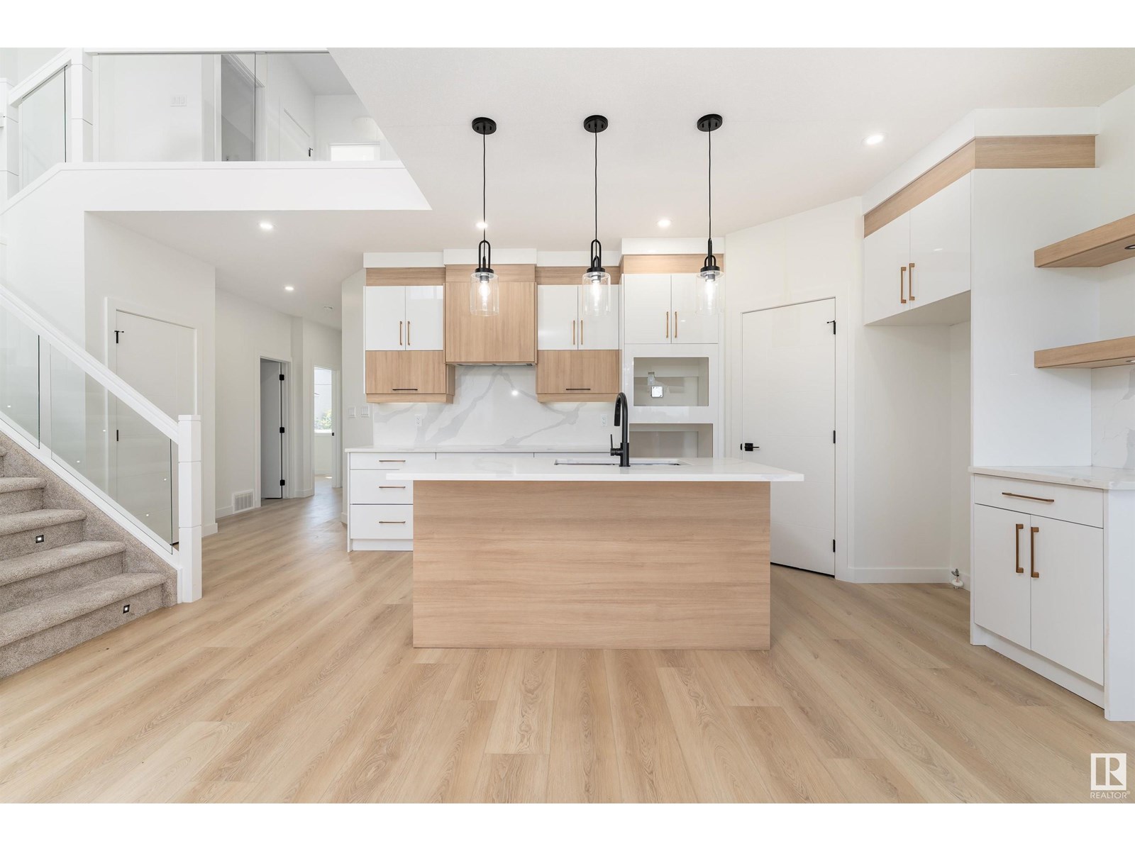 76 HAZELWOOD LN
