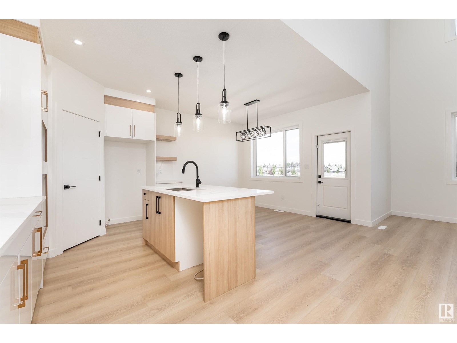 76 HAZELWOOD LN