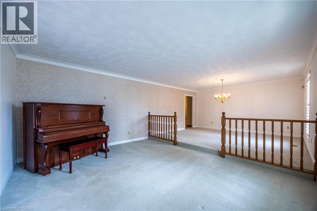 68 ROYAL OAK Drive