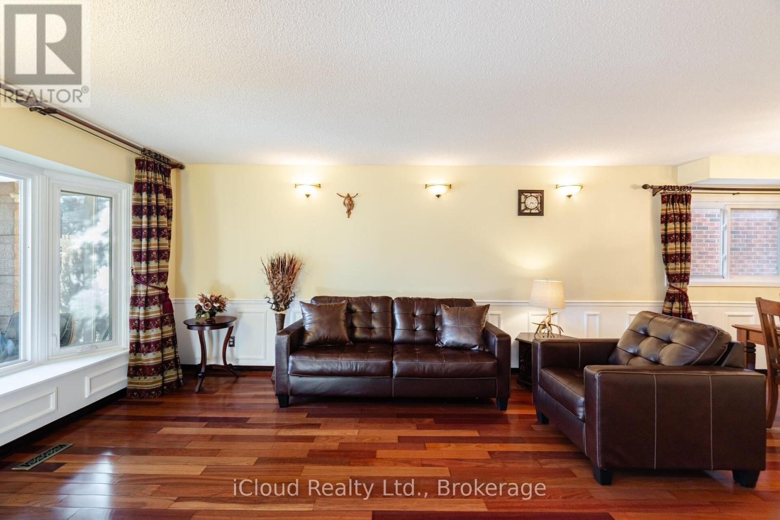 1615 SIR MONTY'S DRIVE
