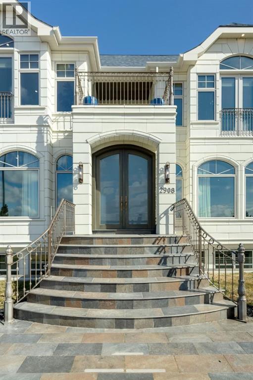 2908 Toronto Crescent NW
