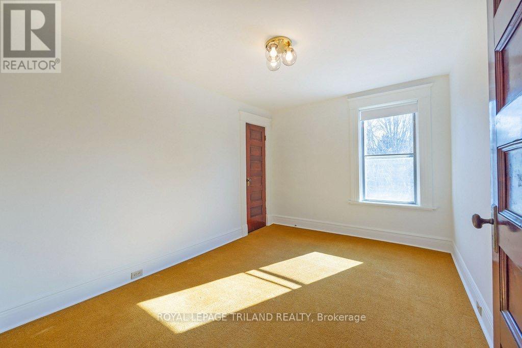 2 - 241 RIDOUT STREET S