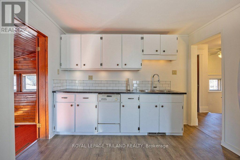 2 - 241 RIDOUT STREET S