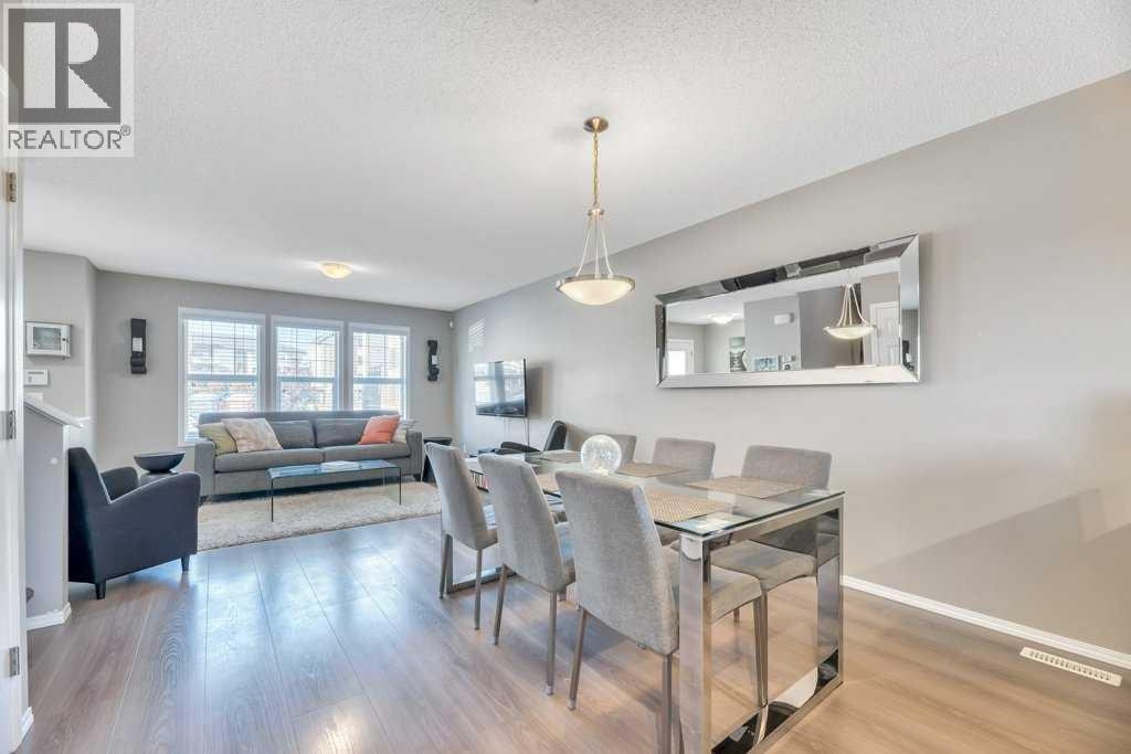 12 Skyview Point Crescent NE