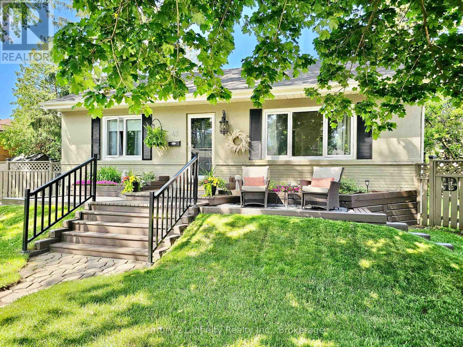 Photo 1 of 42 — 43 COLONIAL AVENUE, Toronto (Cliffcrest), ON M1M2C3