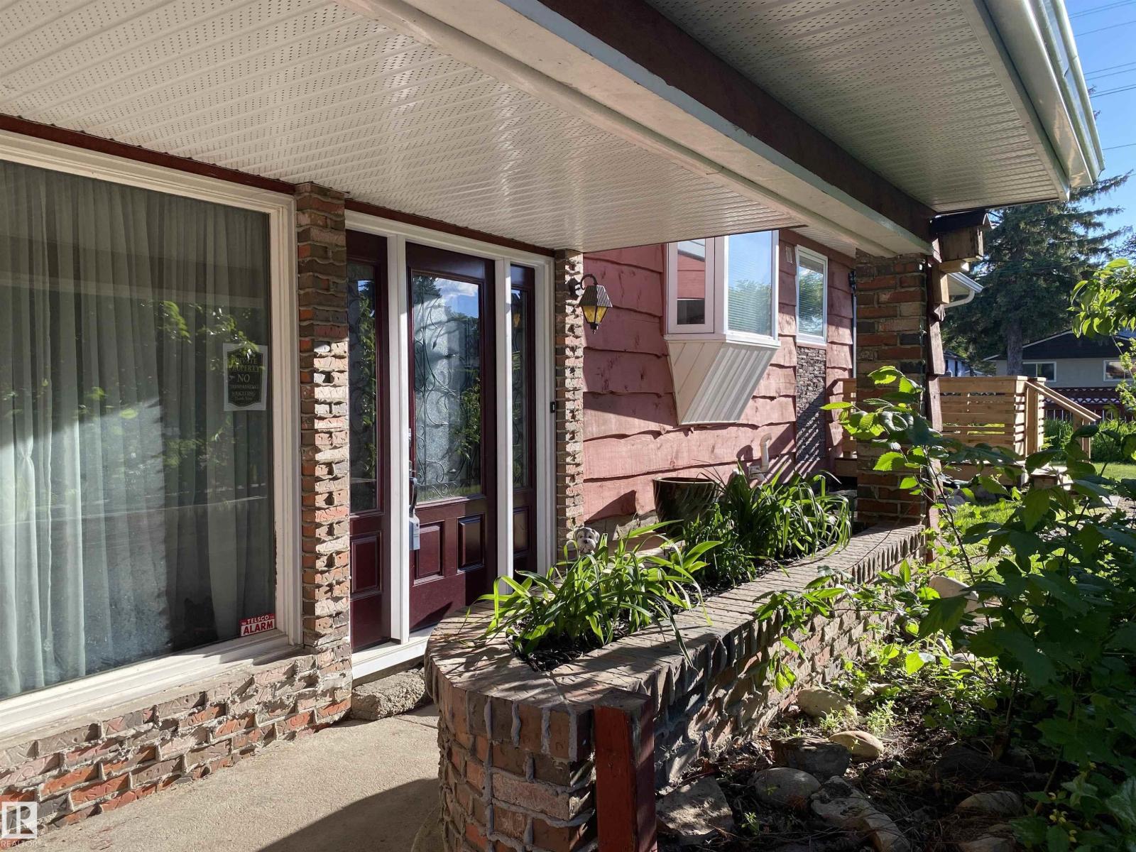 12137 50 ST NW