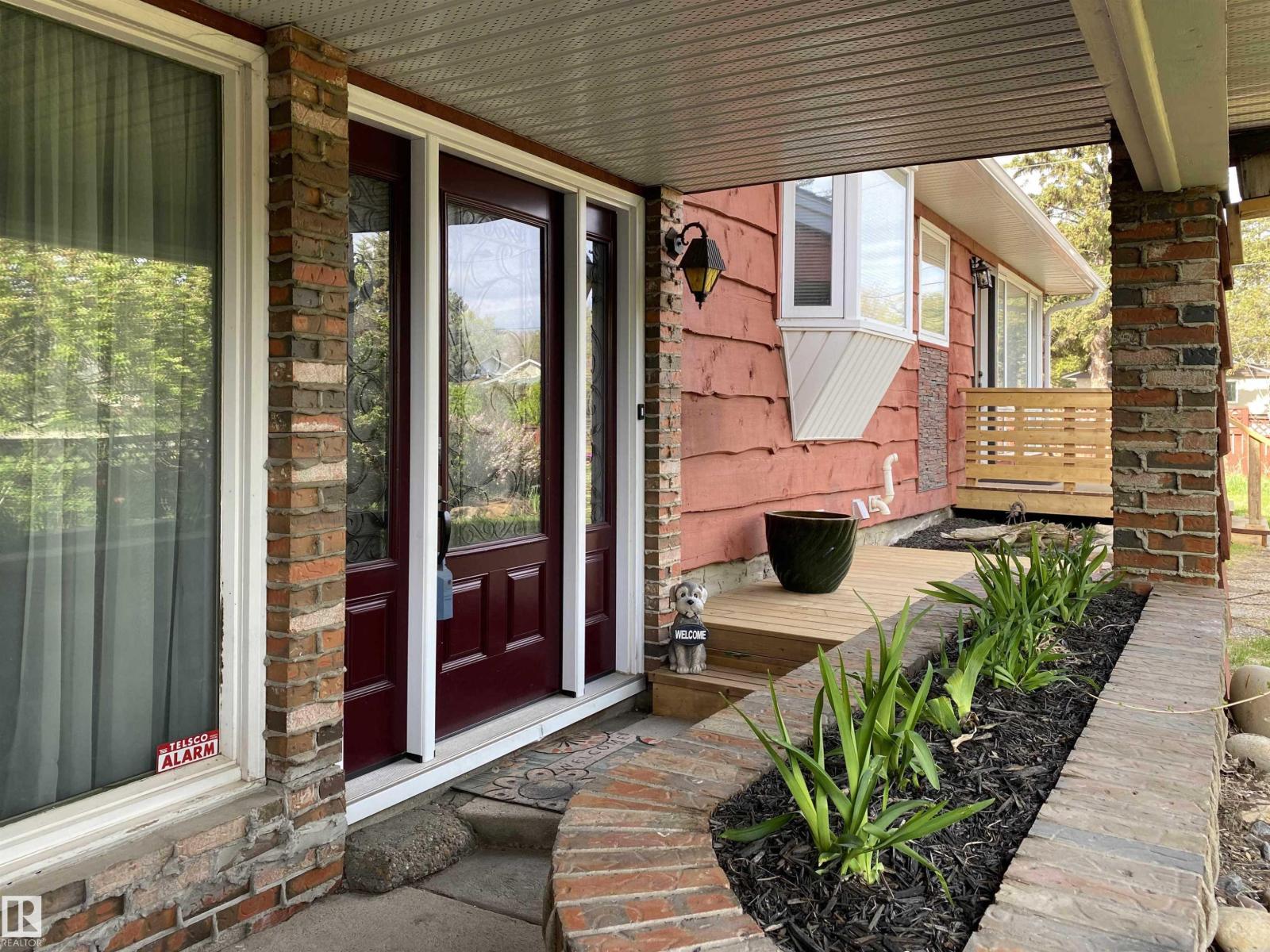 12137 50 ST NW