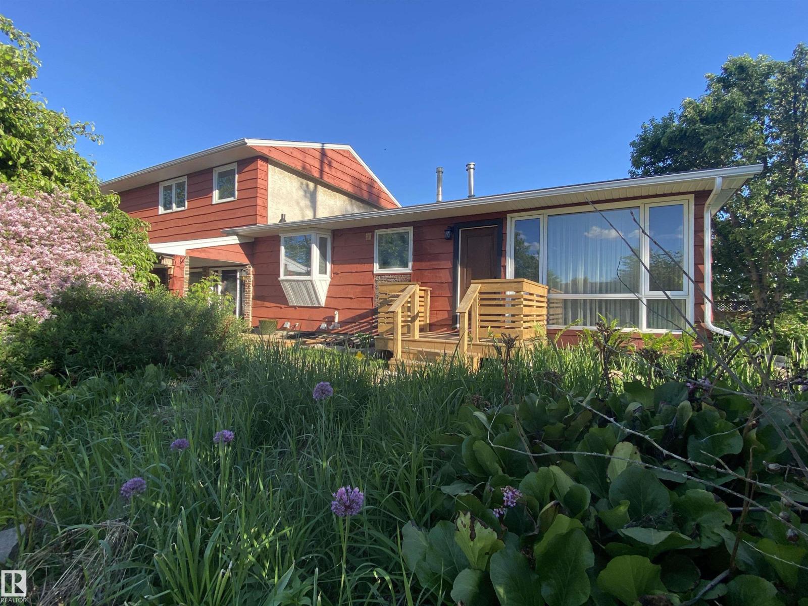 12137 50 ST NW