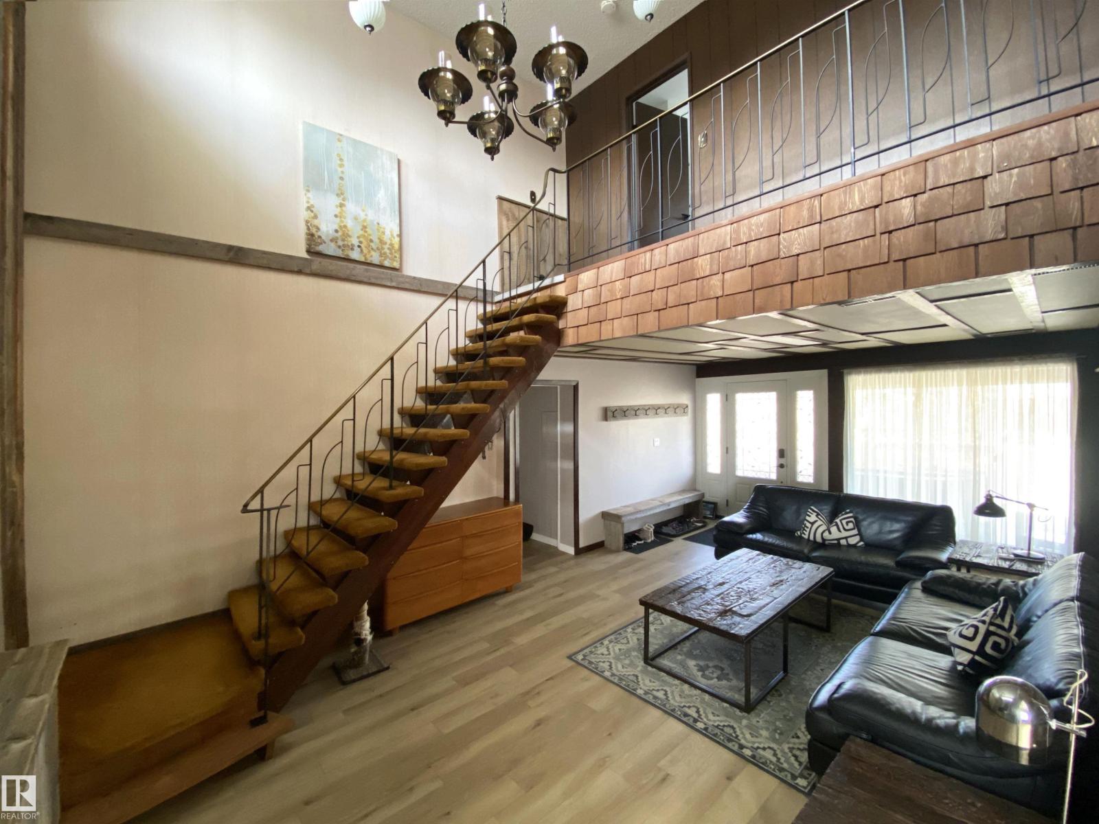12137 50 ST NW