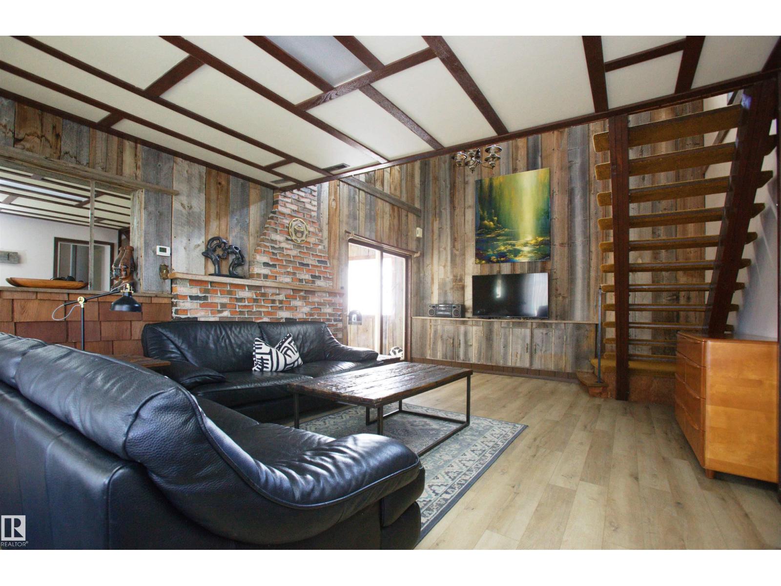12137 50 ST NW