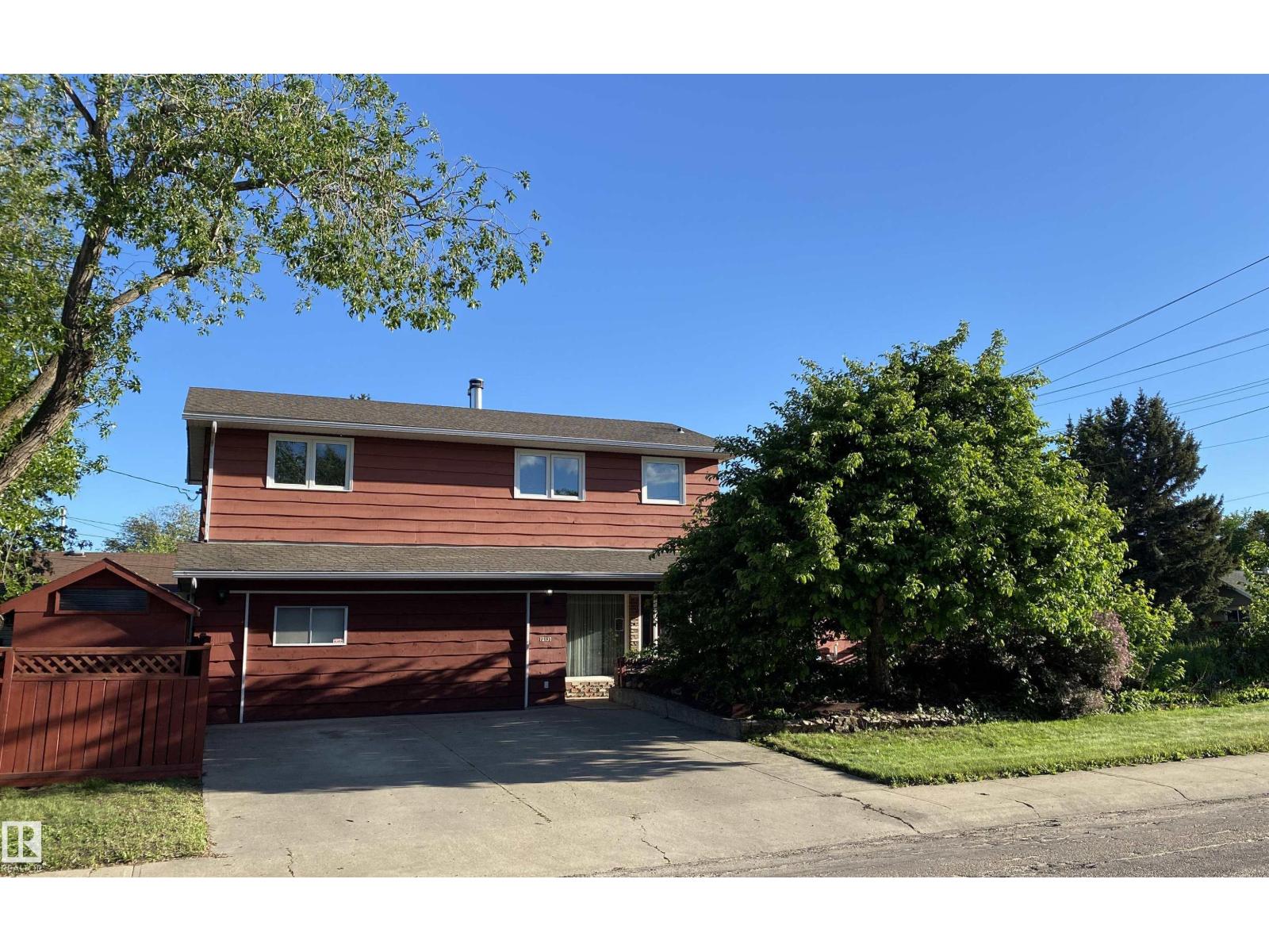 12137 50 ST NW
