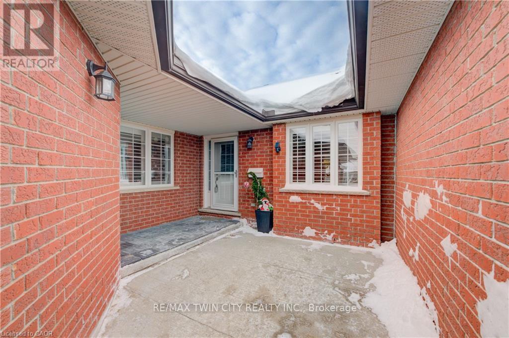 18 - 10 ISHERWOOD AVENUE