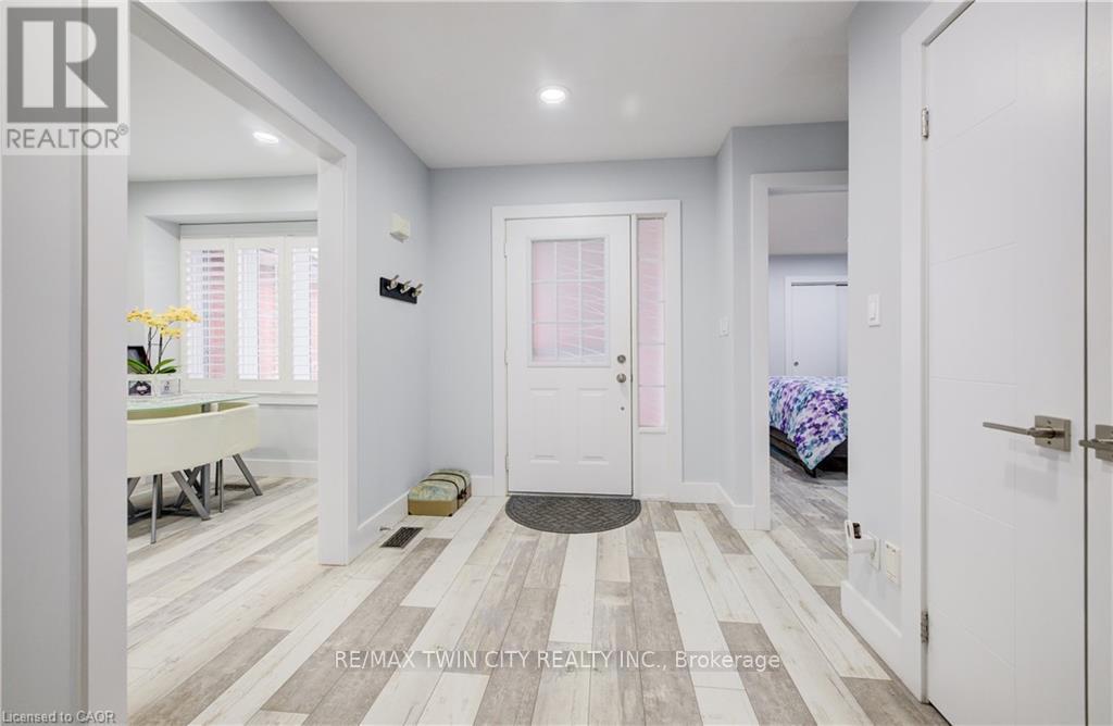 18 - 10 ISHERWOOD AVENUE