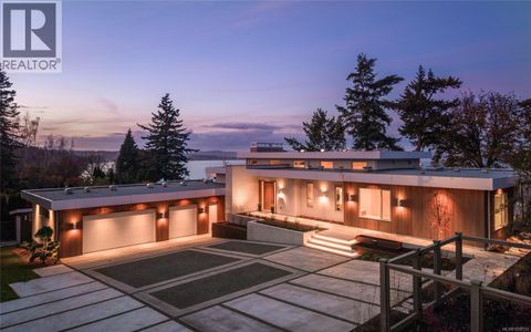 4570 Bissenden Pl Saanich BC V8N3K4