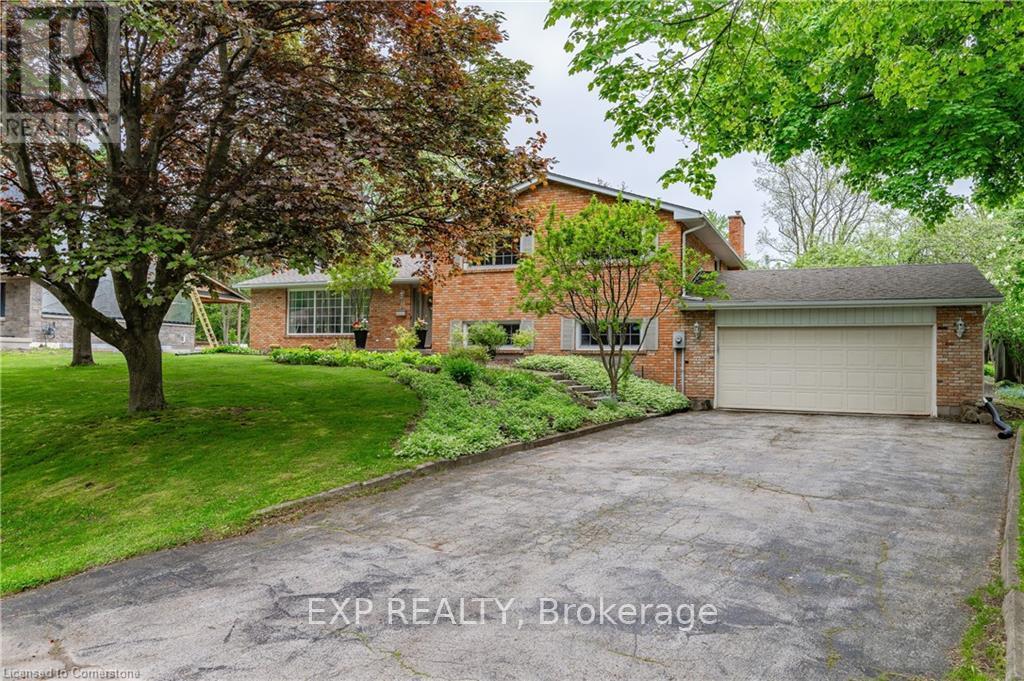 11 COACHMAN CRESCENT