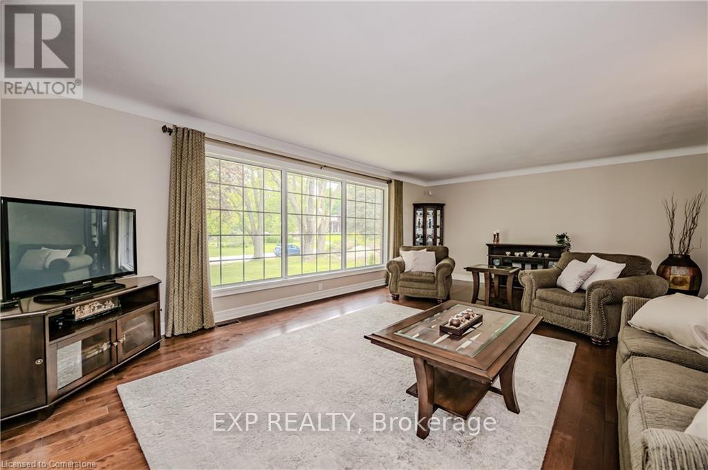 11 COACHMAN CRESCENT