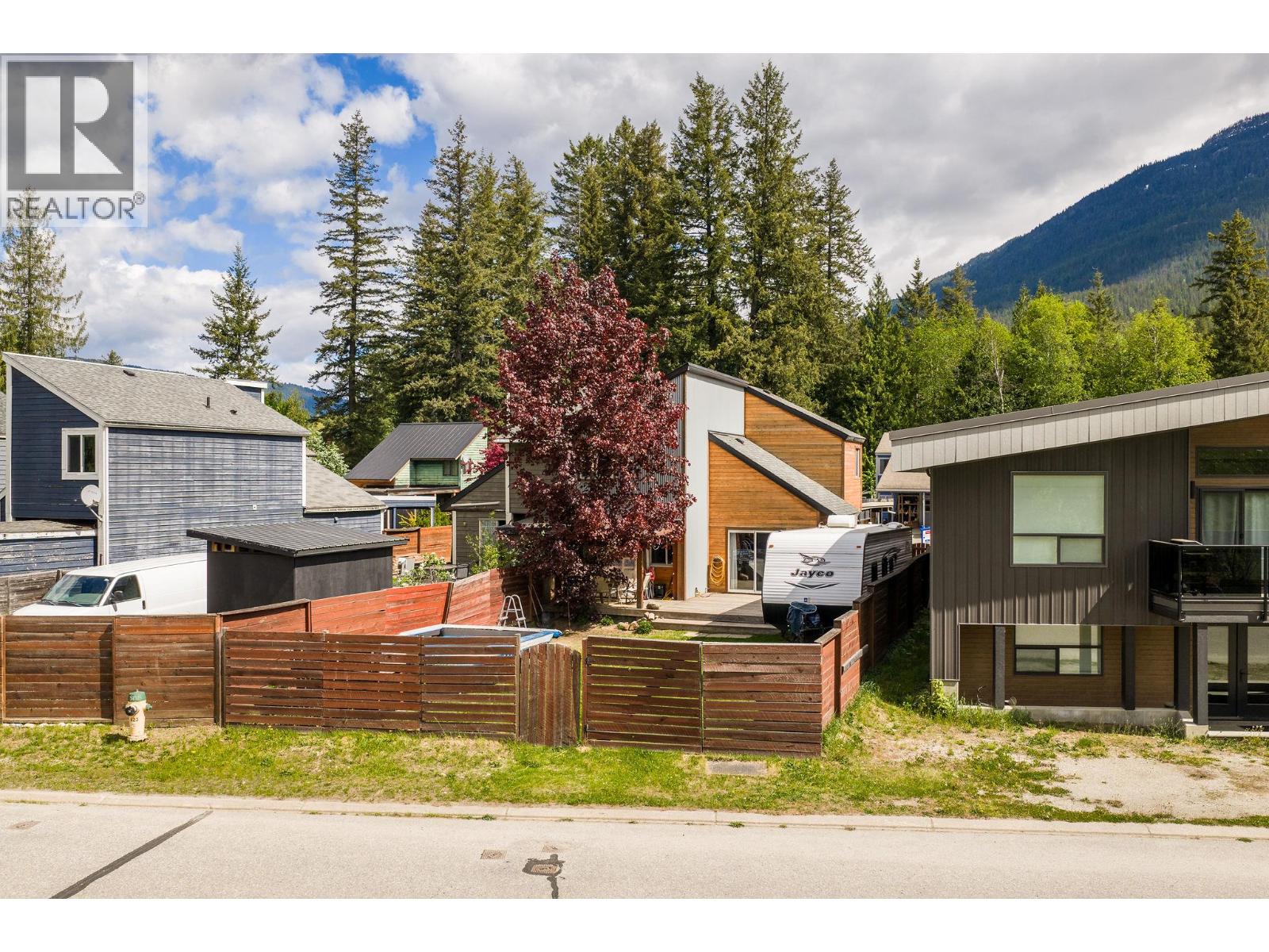 133 Greely Crescent