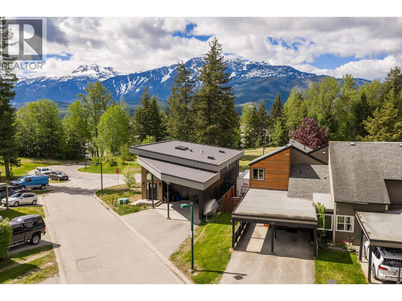 133 Greely Crescent