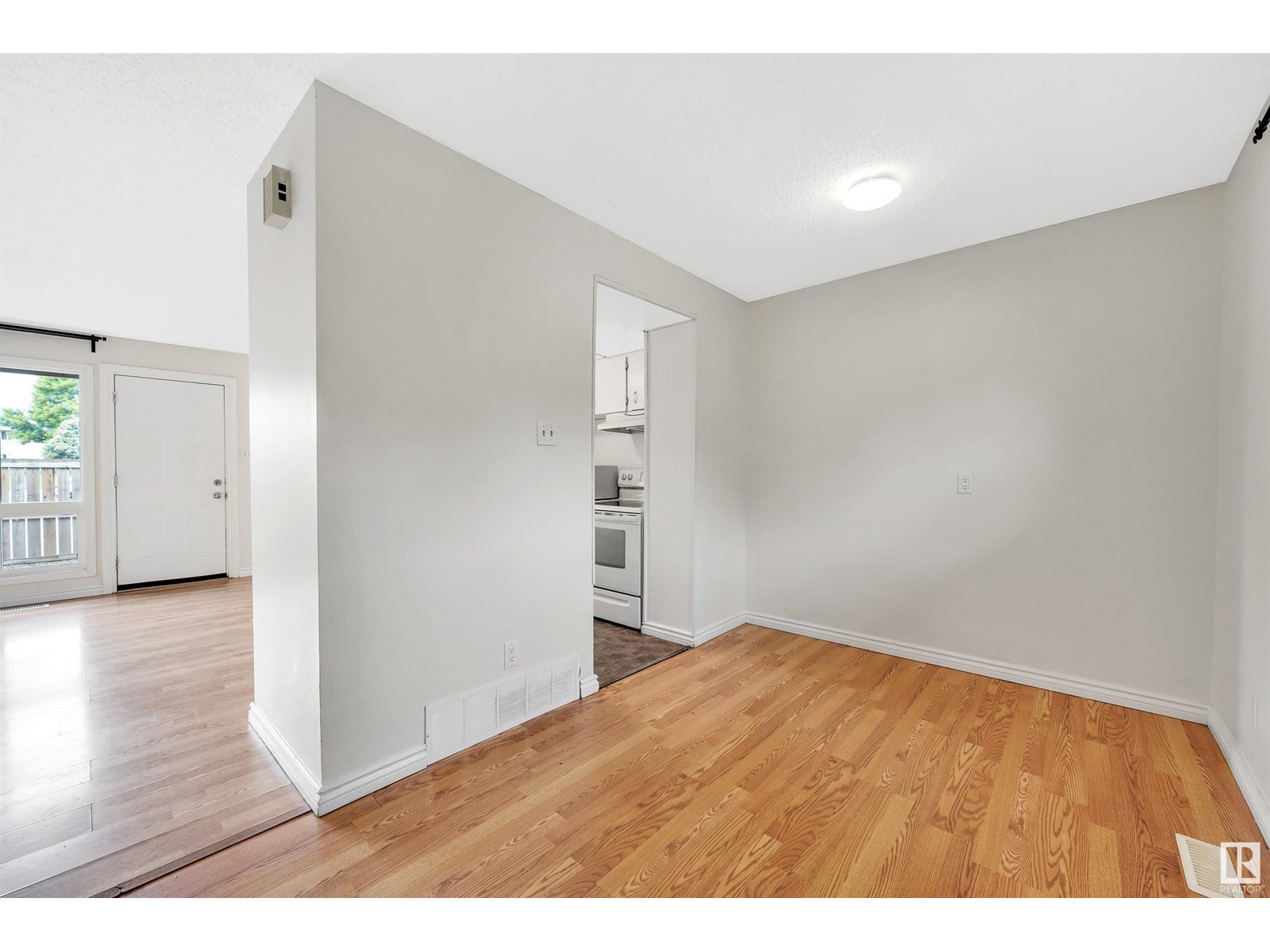 528 ABBOTTSFIELD RD NW