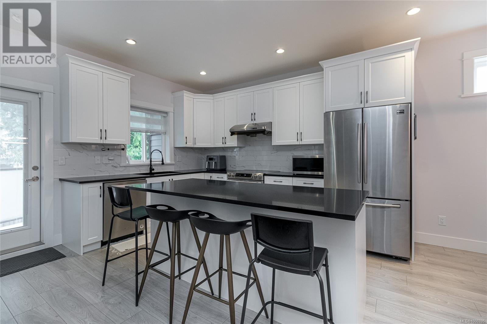 3322 Mesa Pl