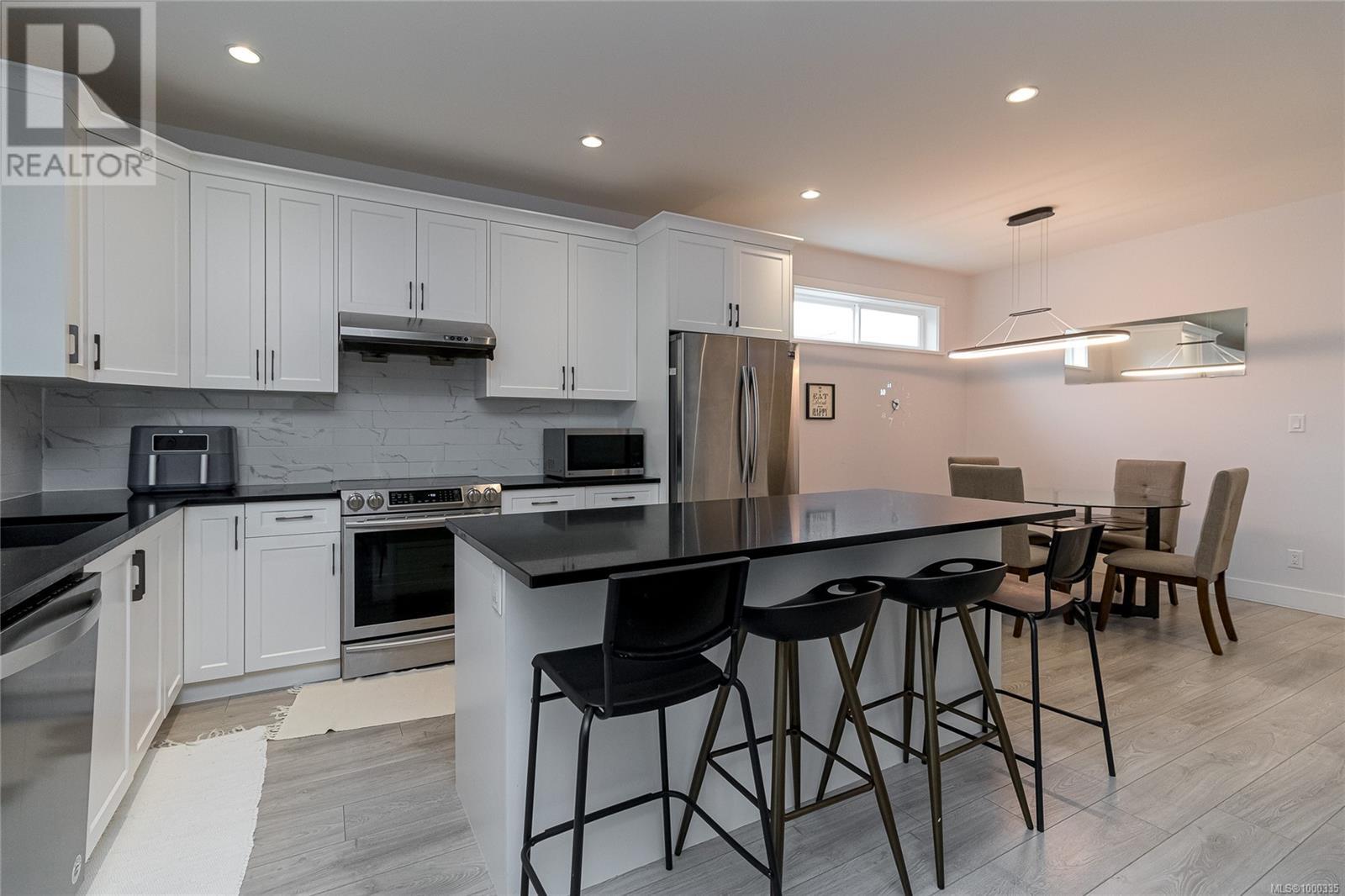 3322 Mesa Pl