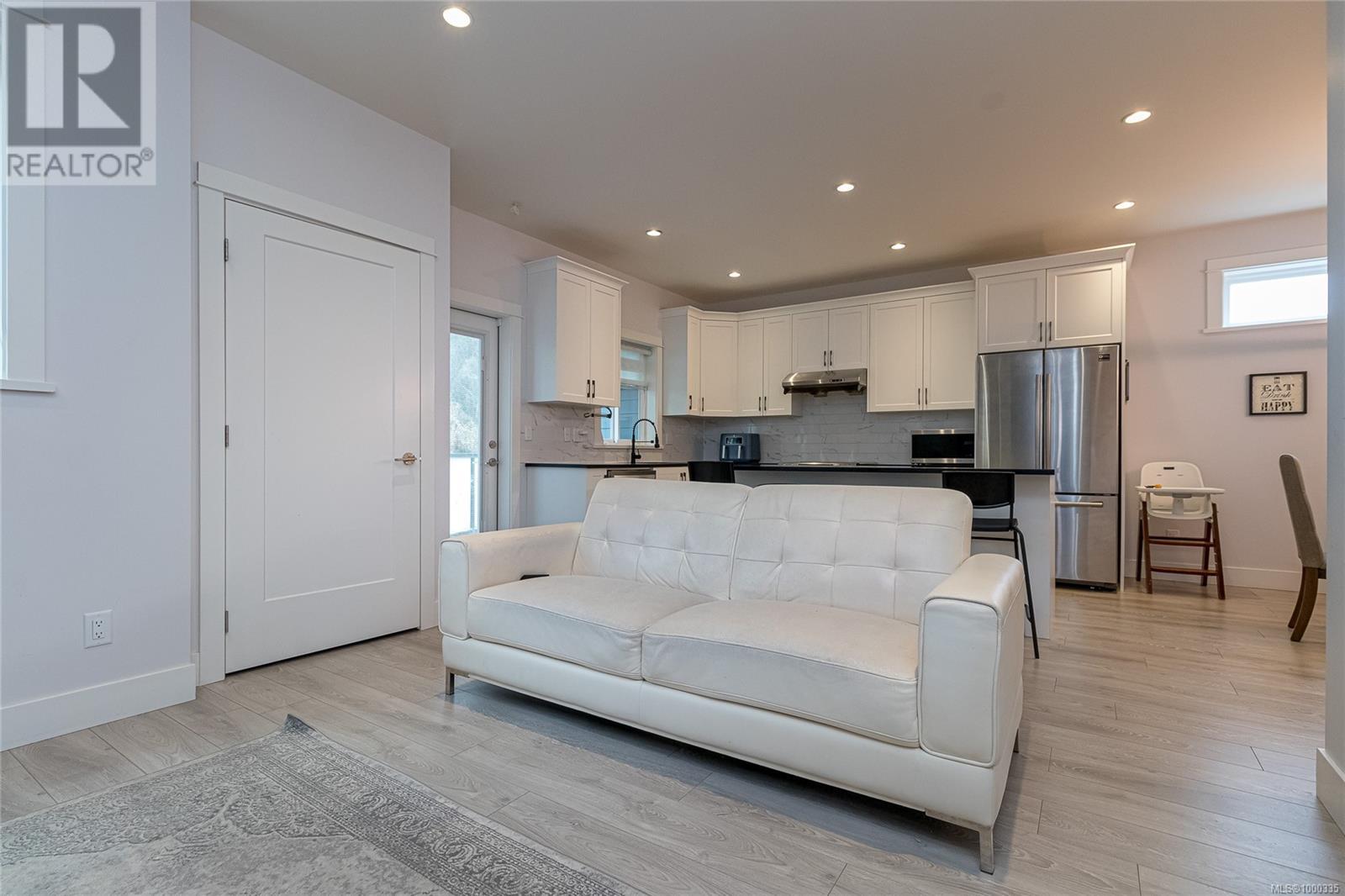 3322 Mesa Pl