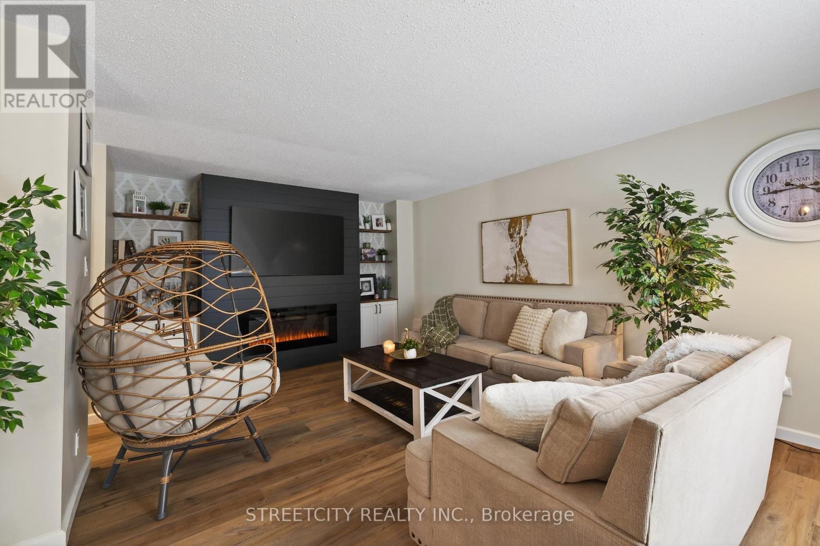 282 HOMESTEAD CRESCENT