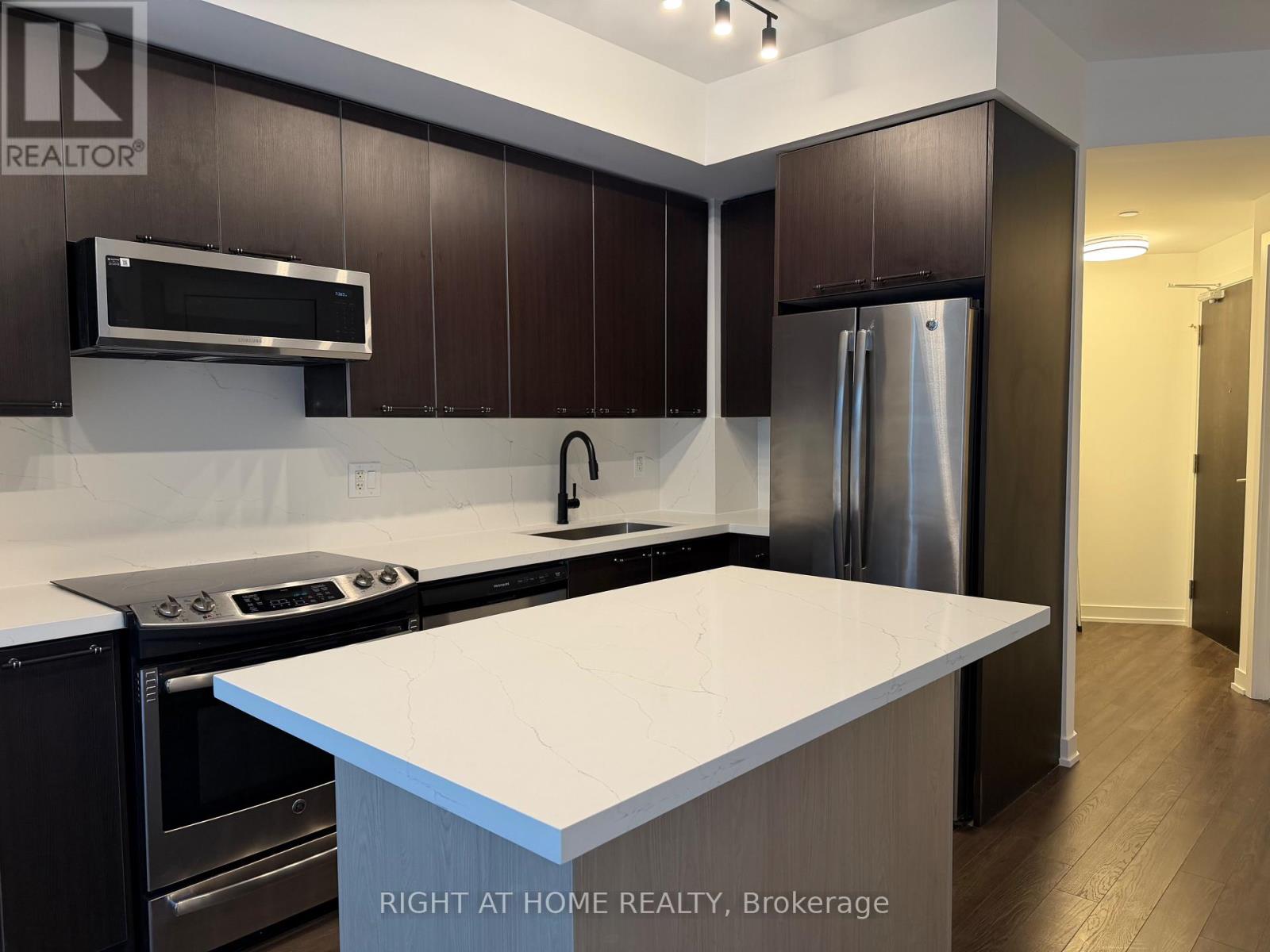 522 - 10 PARK LAWN ROAD