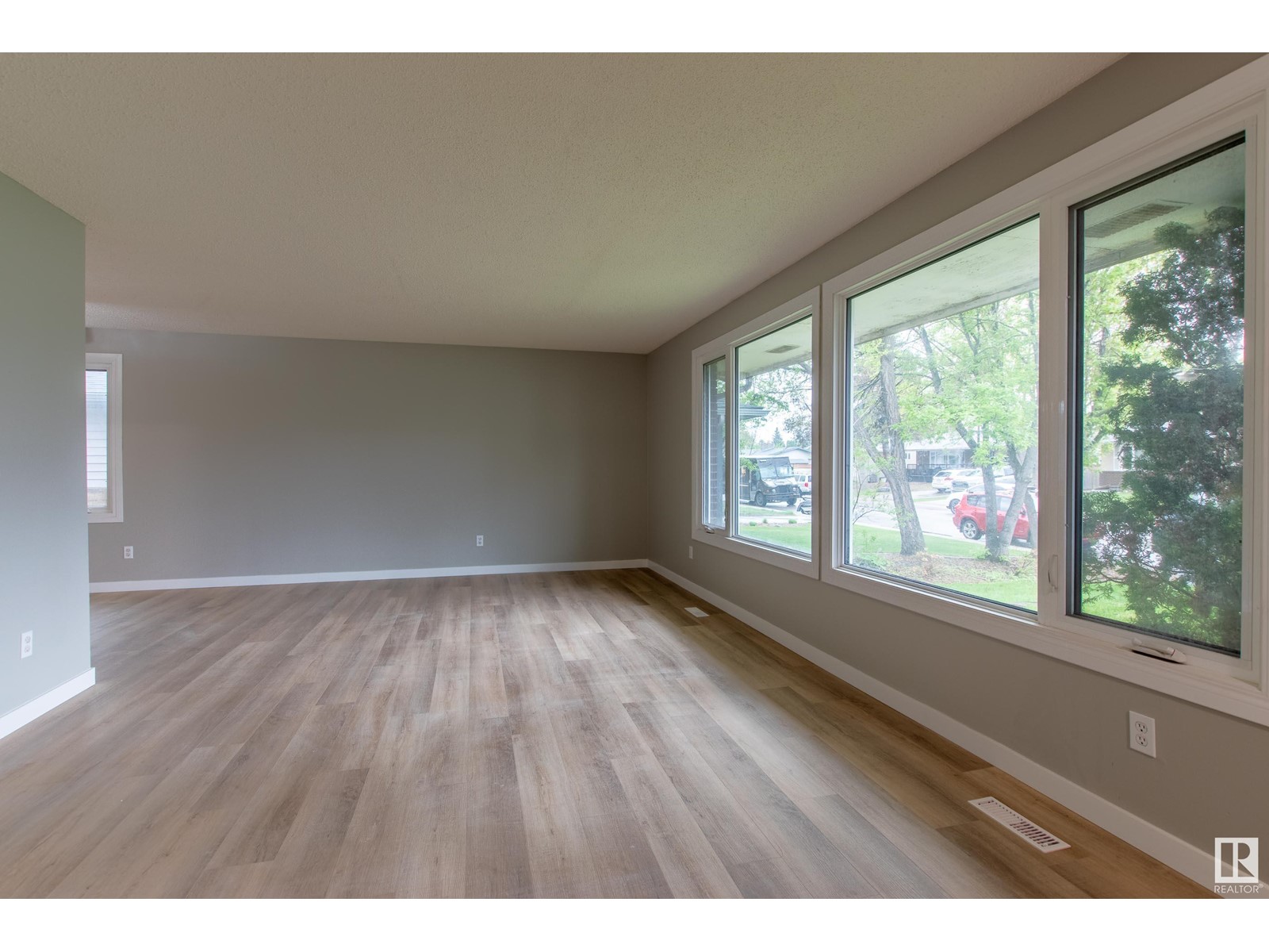 2103 67 ST NW