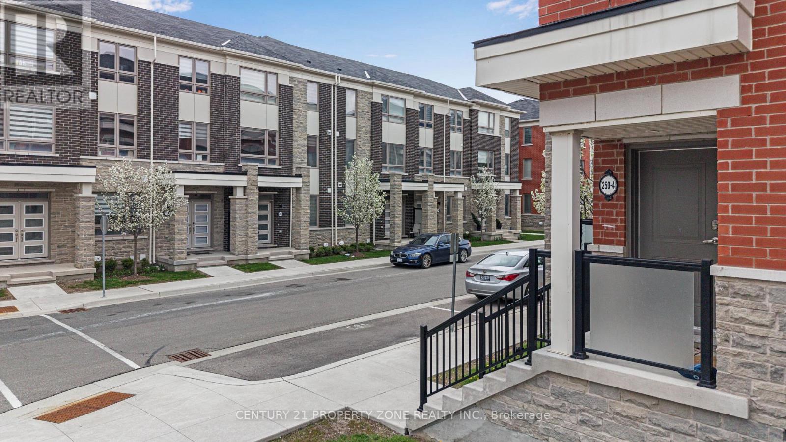 4 - 250 LAGERFELD DRIVE