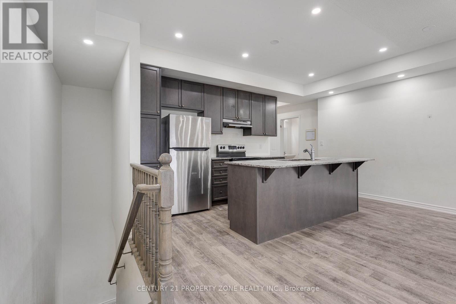 4 - 250 LAGERFELD DRIVE