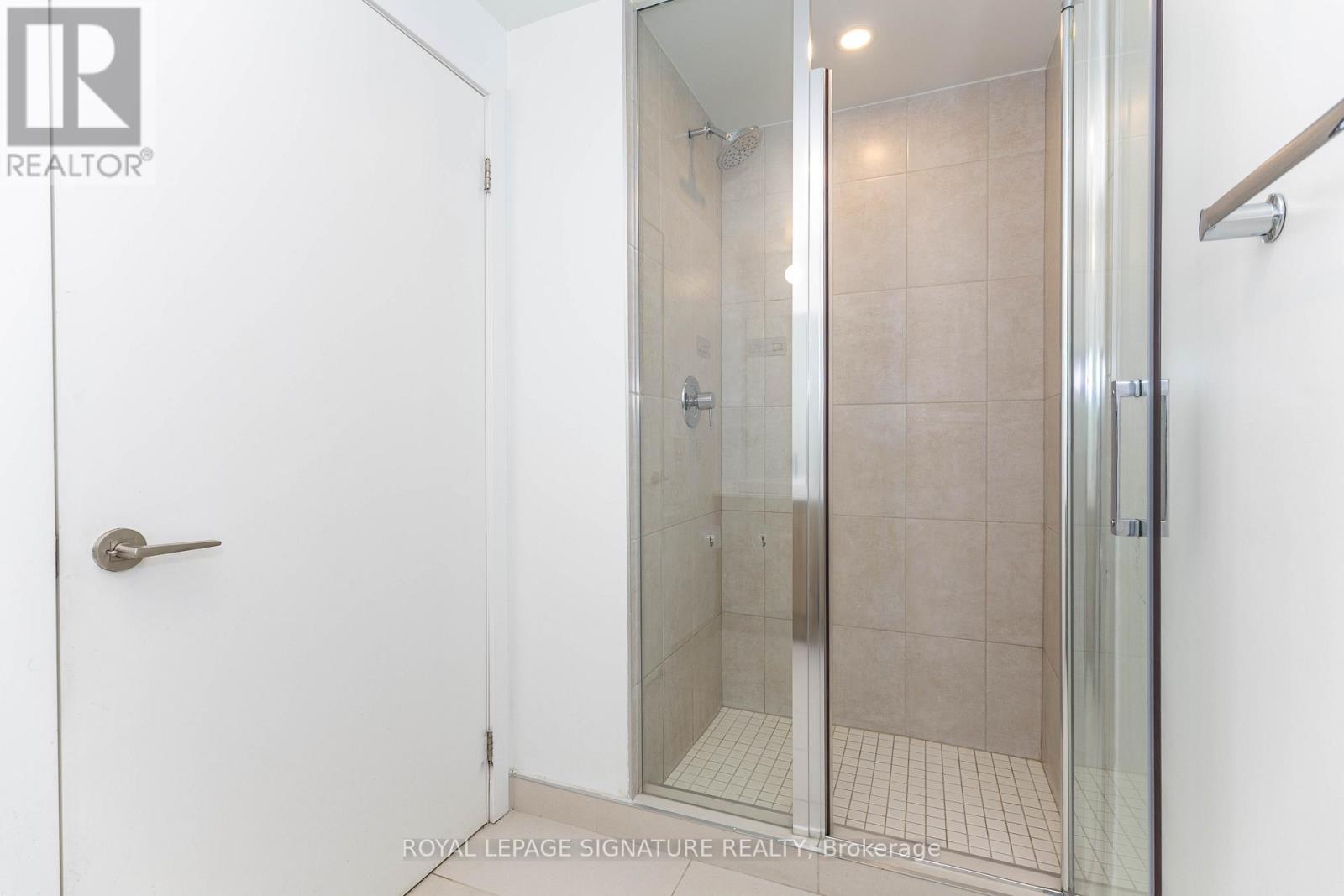 610 - 1195 THE QUEENSWAY