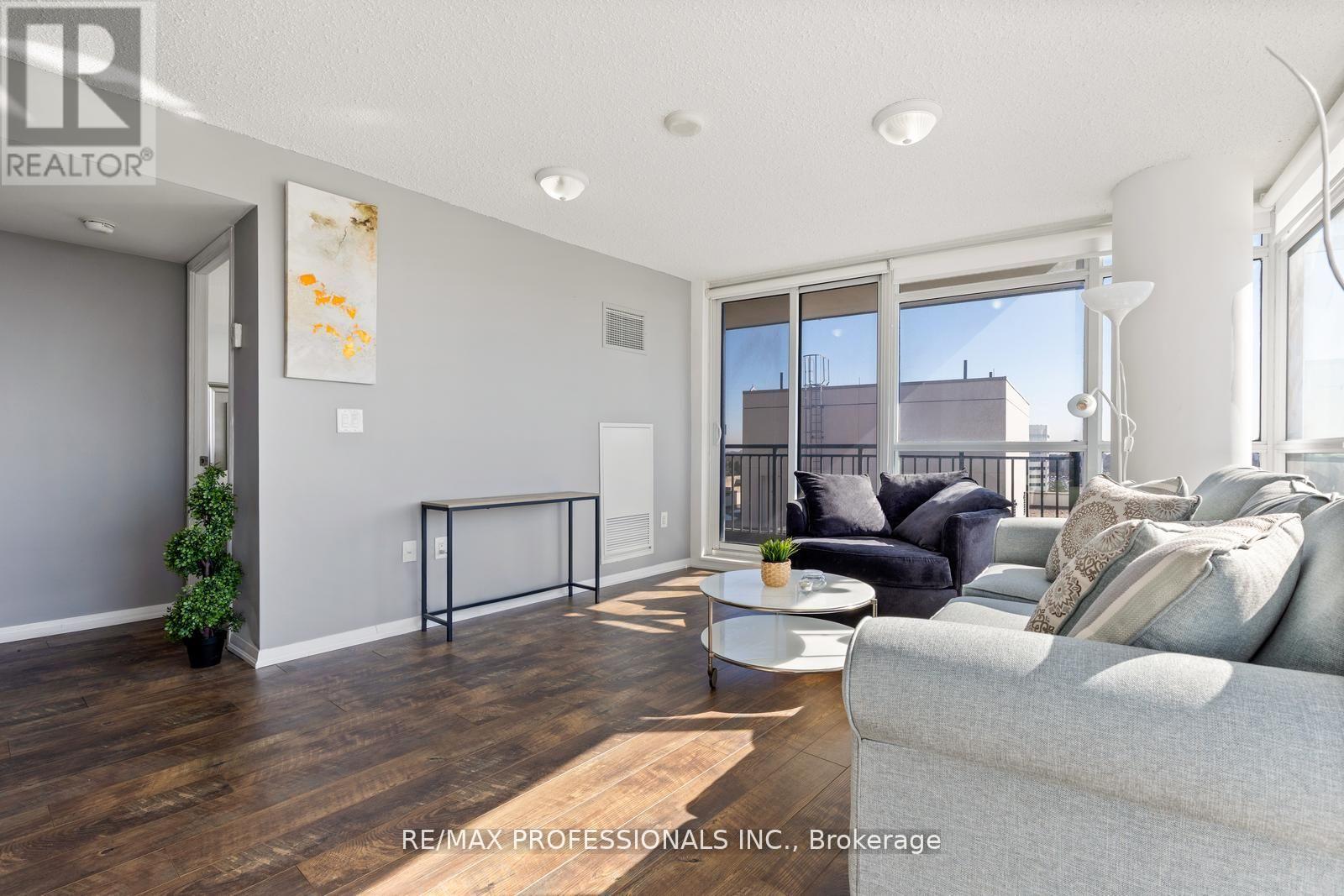 1014 - 800 LAWRENCE AVENUE W