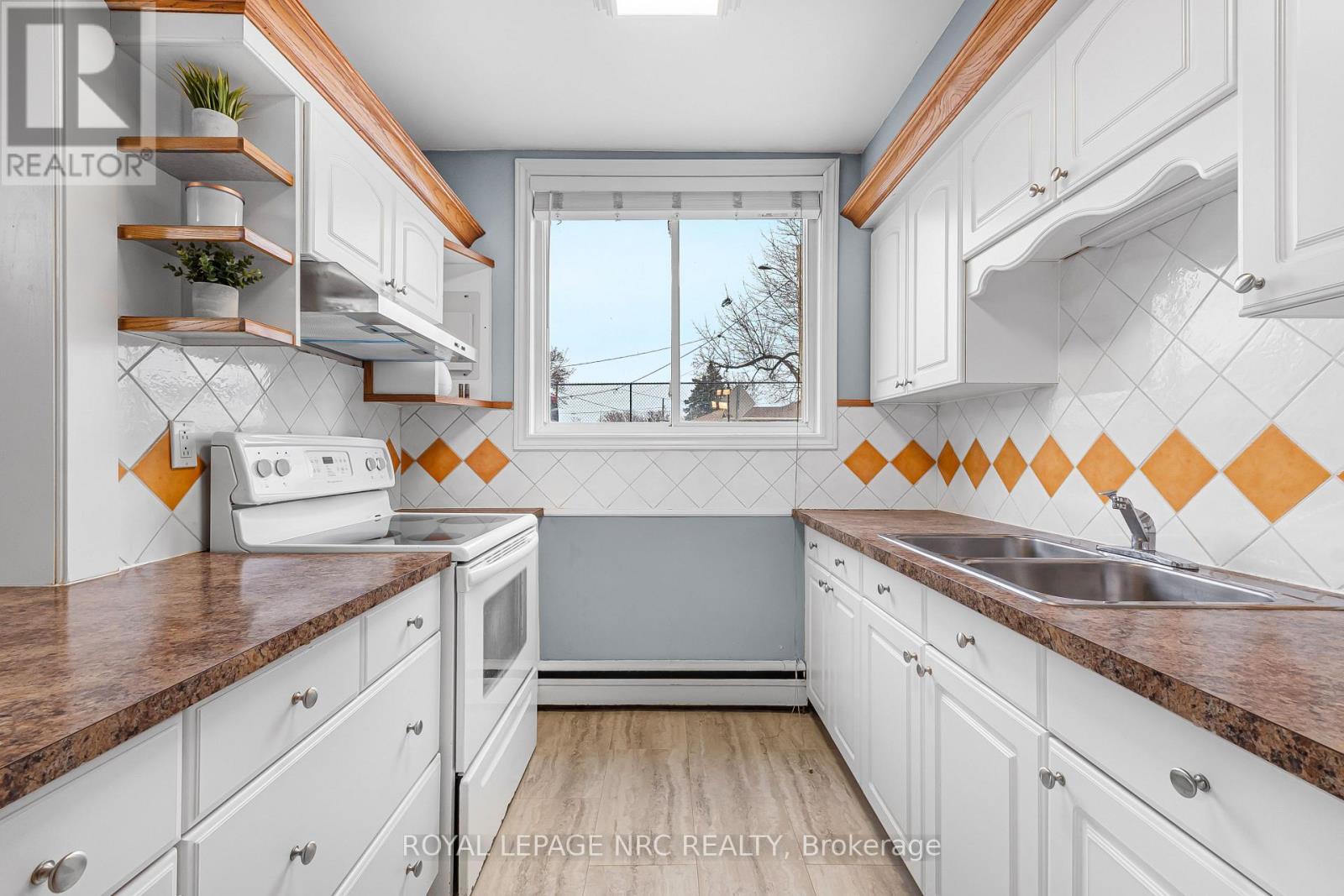 7 - 454 CARLTON STREET