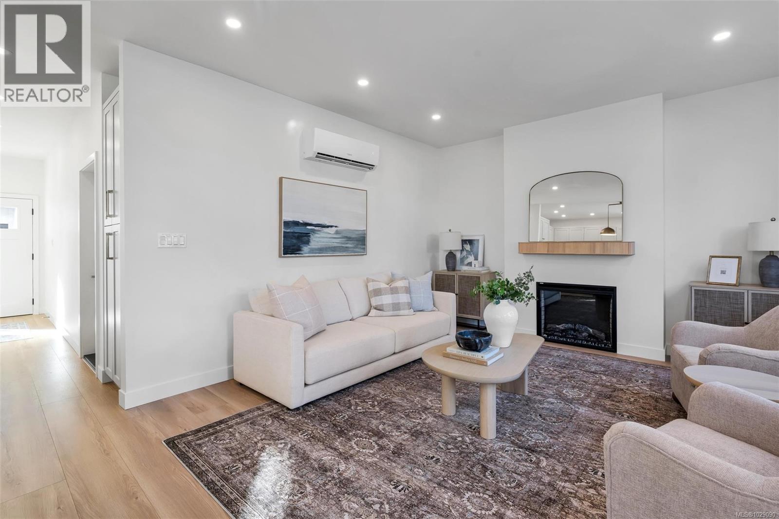 B 1255 Dunsterville Ave