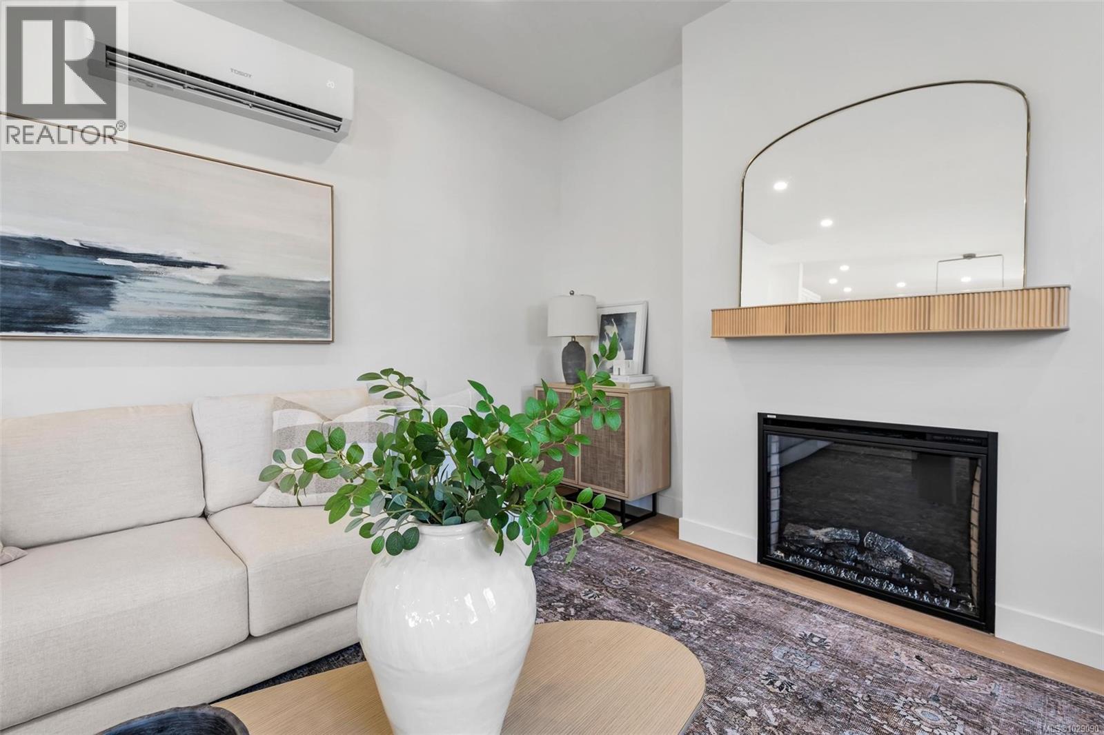 B 1255 Dunsterville Ave