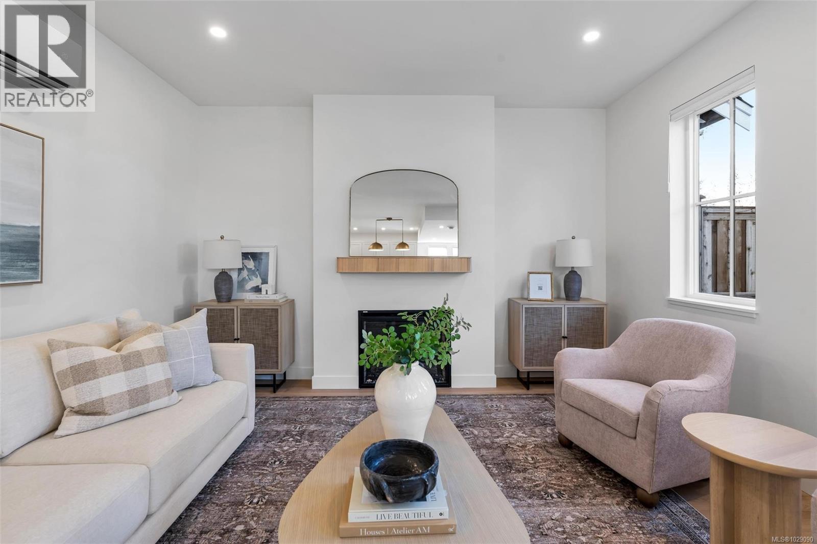 B 1255 Dunsterville Ave