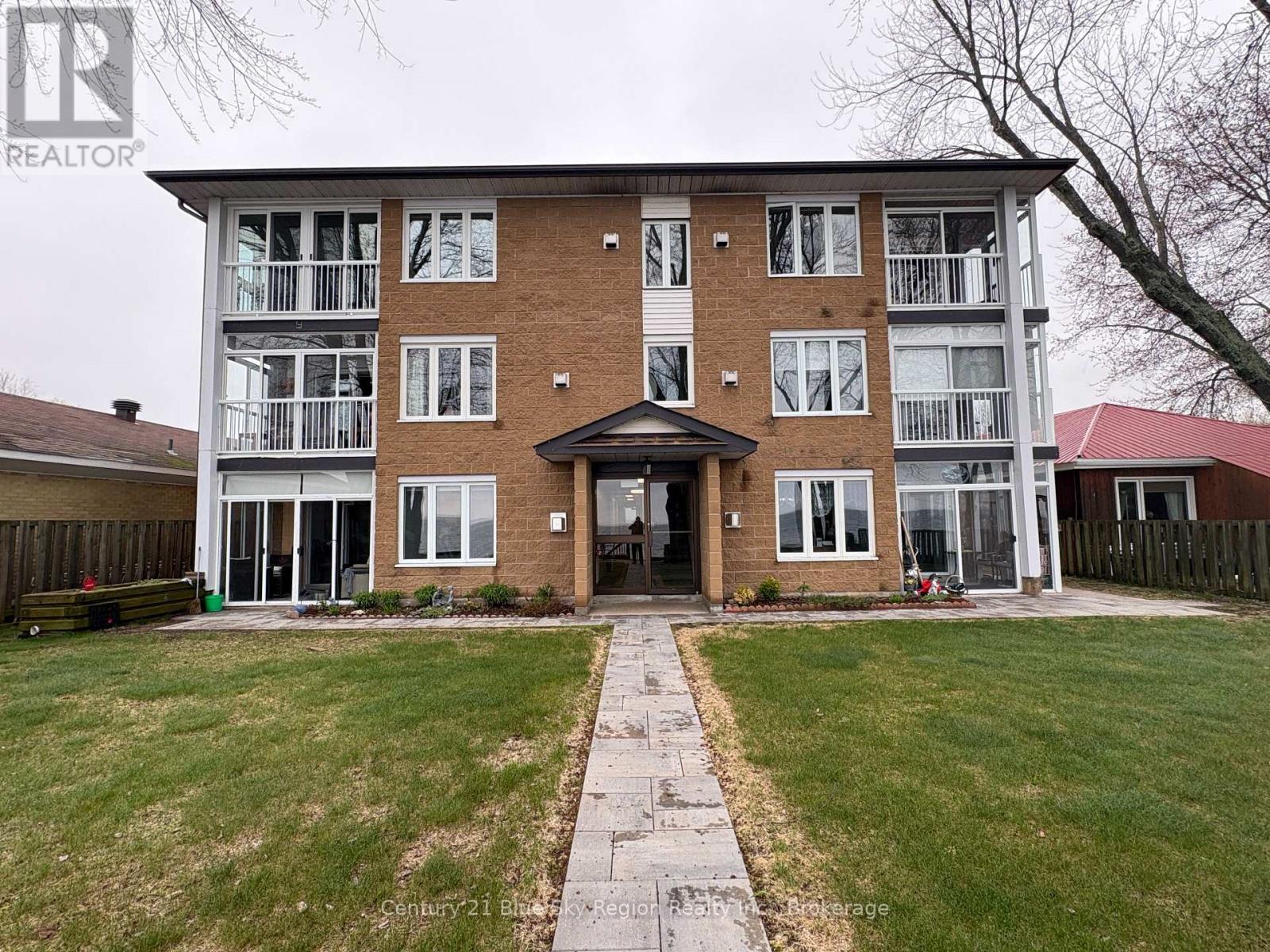 301 - 469 LAKESHORE DRIVE S