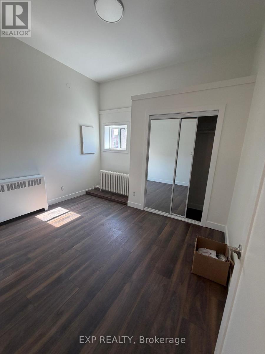 6 - 1594 DUPONT STREET