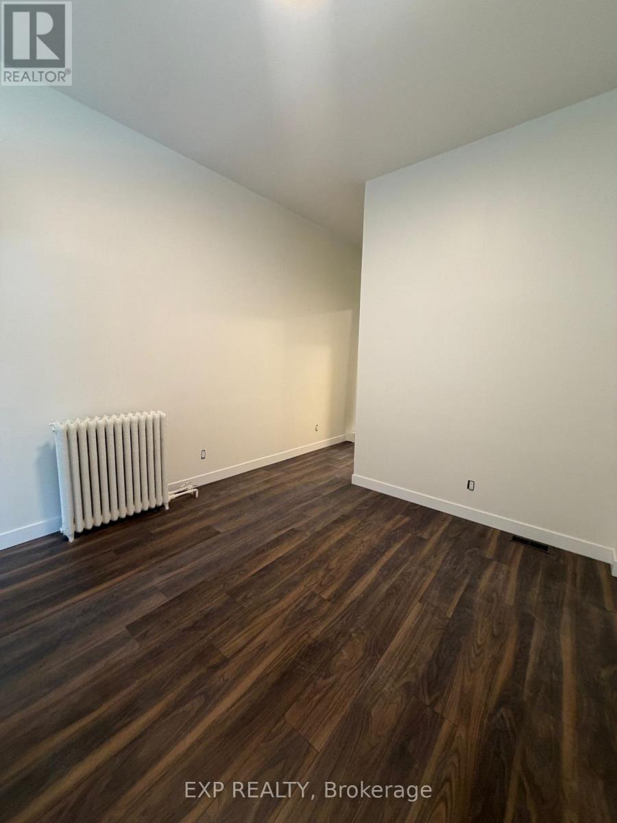 6 - 1594 DUPONT STREET