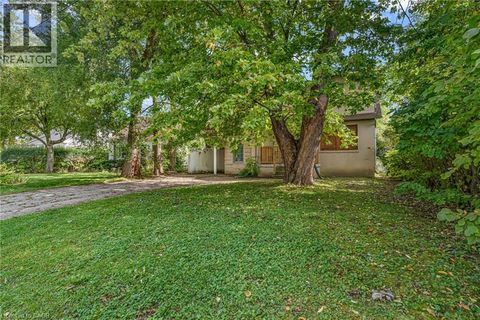 63 MINNEWAWA Road Mississauga ON L5G1C6