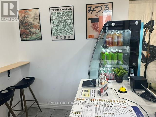 755B DUNDAS STREET W