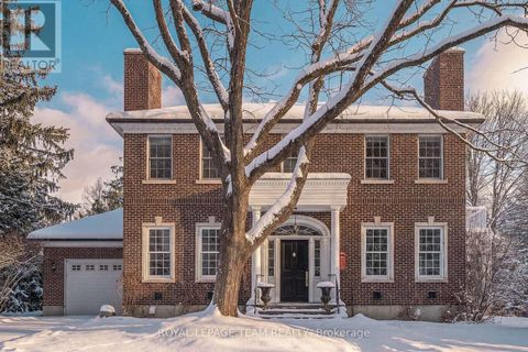 140 HOWICK STREET Ottawa ON K1M0G8