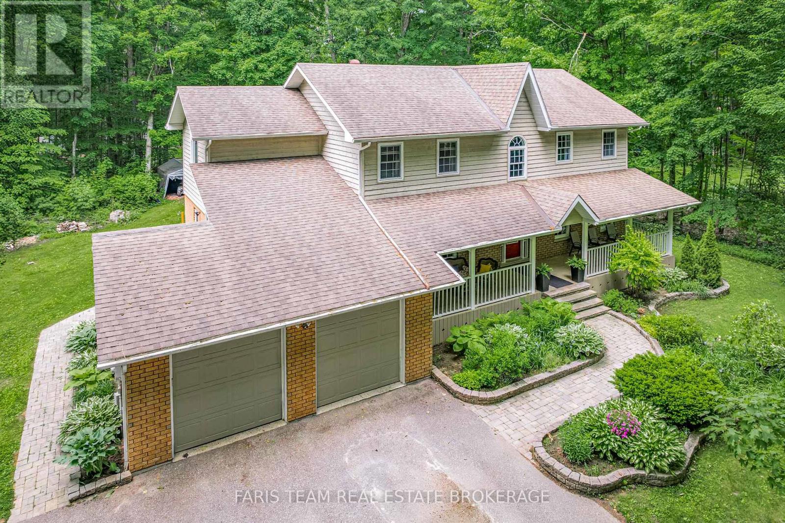 64 GOLDFINCH CRESCENT
